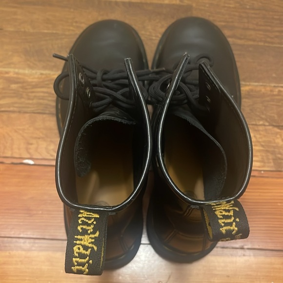 dr. martens original women’s boots. lightly worn, in good shape. - Picture 3 of 4
